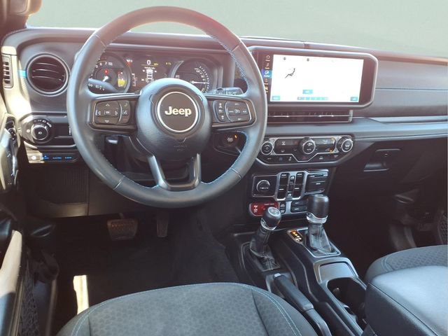 Used 2024  Jeep Rubicon image 6