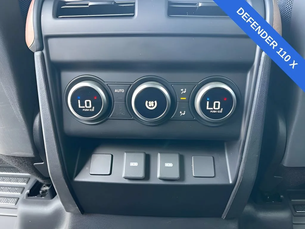 Used 2024  Land Rover X image 18
