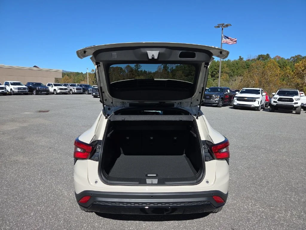 New 2026 White Chevrolet 2RS image 25