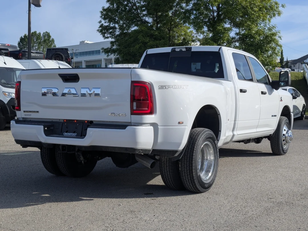 New 2026 White RAM Big Horn - - 6.7L HO Diesel - Max Tow Pkg w/ 5th Wheel Prep - Level 2 Plus Pkg w/ 12 Nav & More! image 8