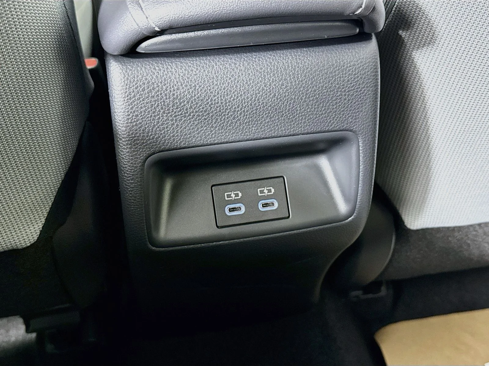 New 2027 Wind Chill Pearl <sup>1</sup> Toyota  SE image 14