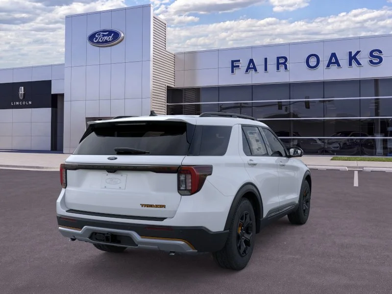 New 2026 Space White Metallic Ford Tremor image 31