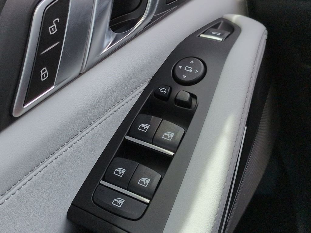 New 2026 Alpine White BMW xDrive40i image 25