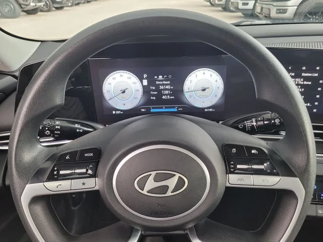 Used 2024  Hyundai SEL image 28