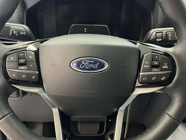 New 2026 Star White Metallic Tri-Coat Ford Platinum image 17
