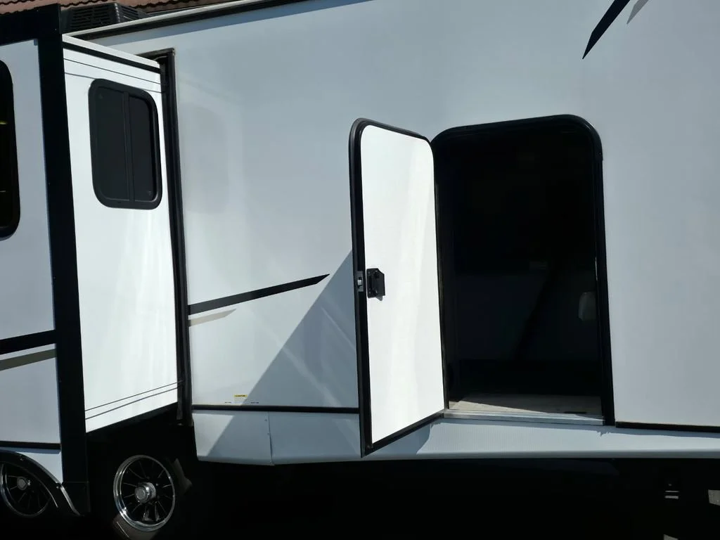 Used 2022 White CROSSROADS 299QB image 4