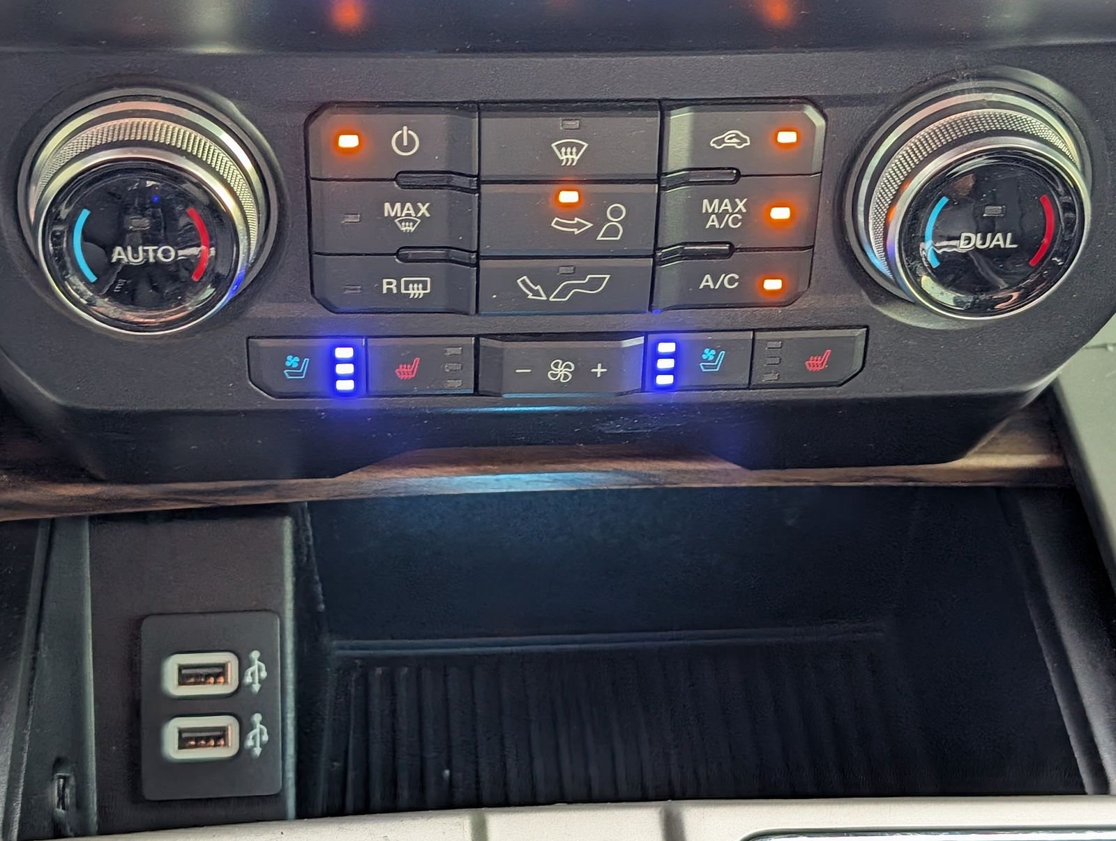 Used 2020 Oxford White Ford Lariat image 19
