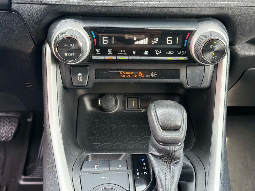 Used 2022 White Toyota LE image 25