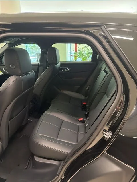 New 2026 Santorini Black Land Rover Dynamic SE image 10