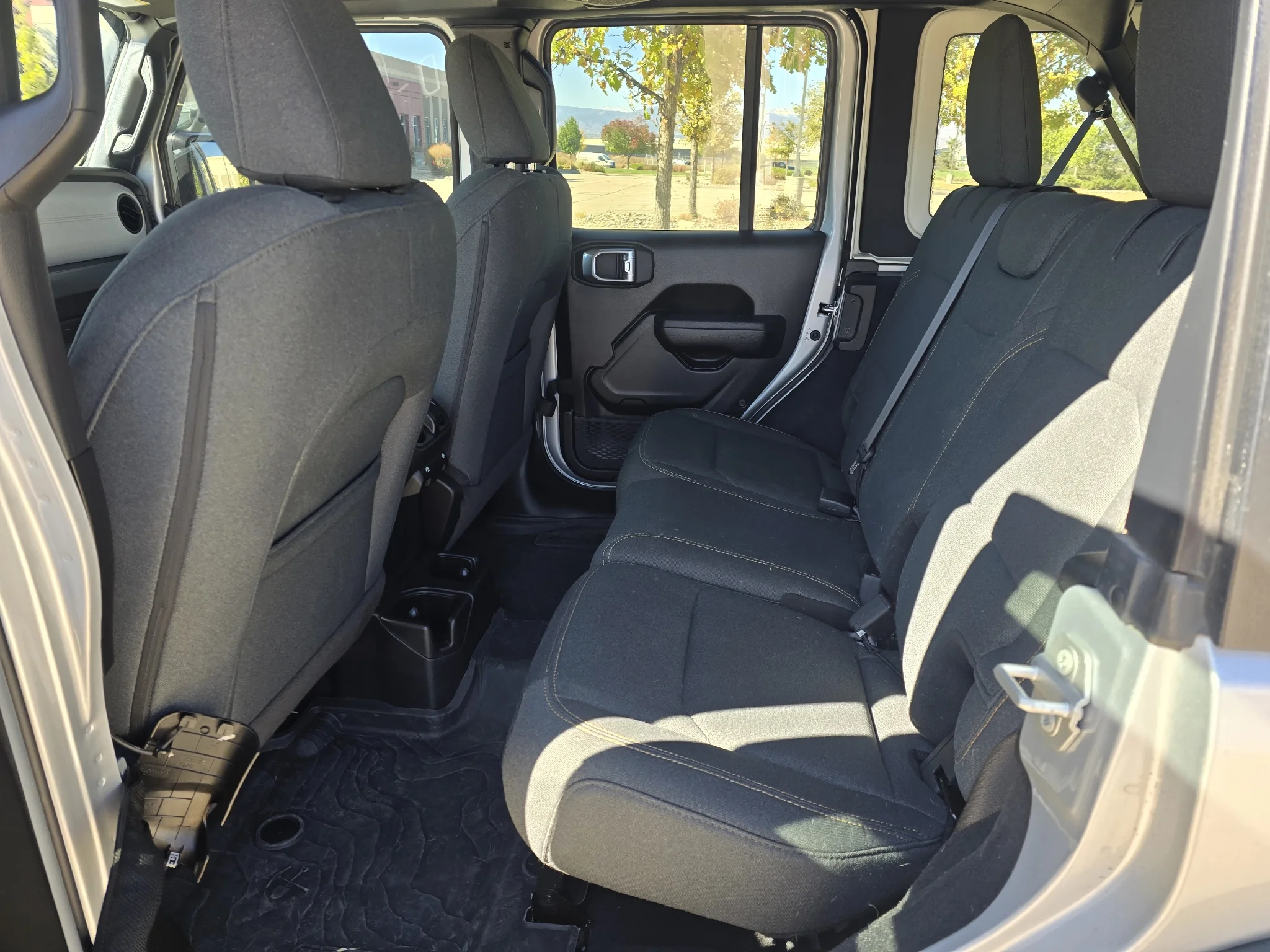 Used 2024 Silver Zynith Clearcoat Jeep Sport S image 15