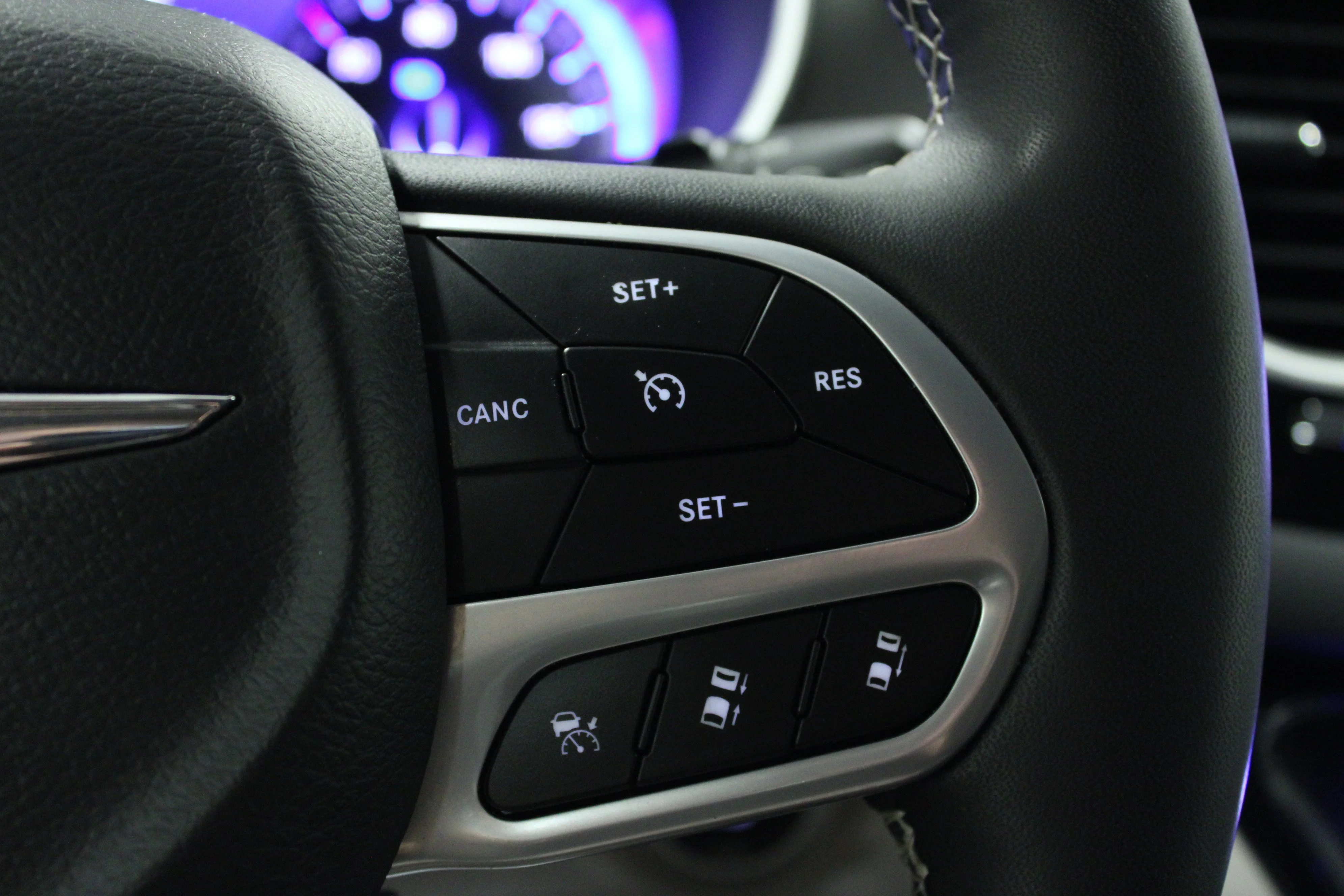 Used 2024 Diamond Black Crystal Pearlcoat Chrysler Touring L image 22