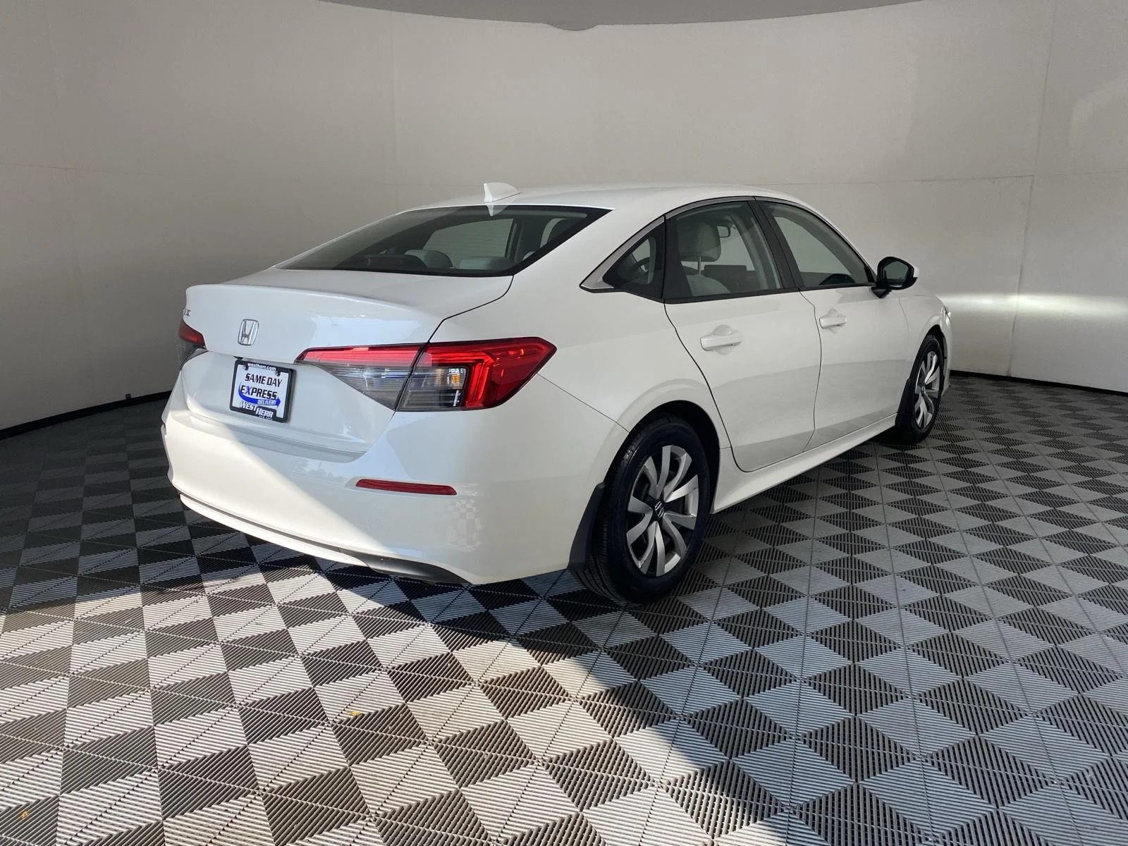 Used 2023 Platinum White Pearl Honda LX image 8