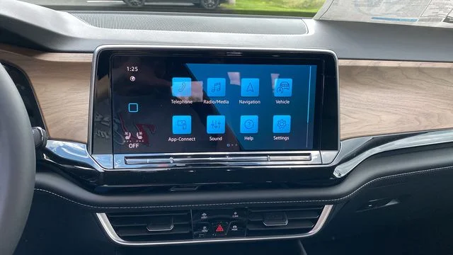 New 2026 Green Volkswagen 2.0T SE w/Technology image 15