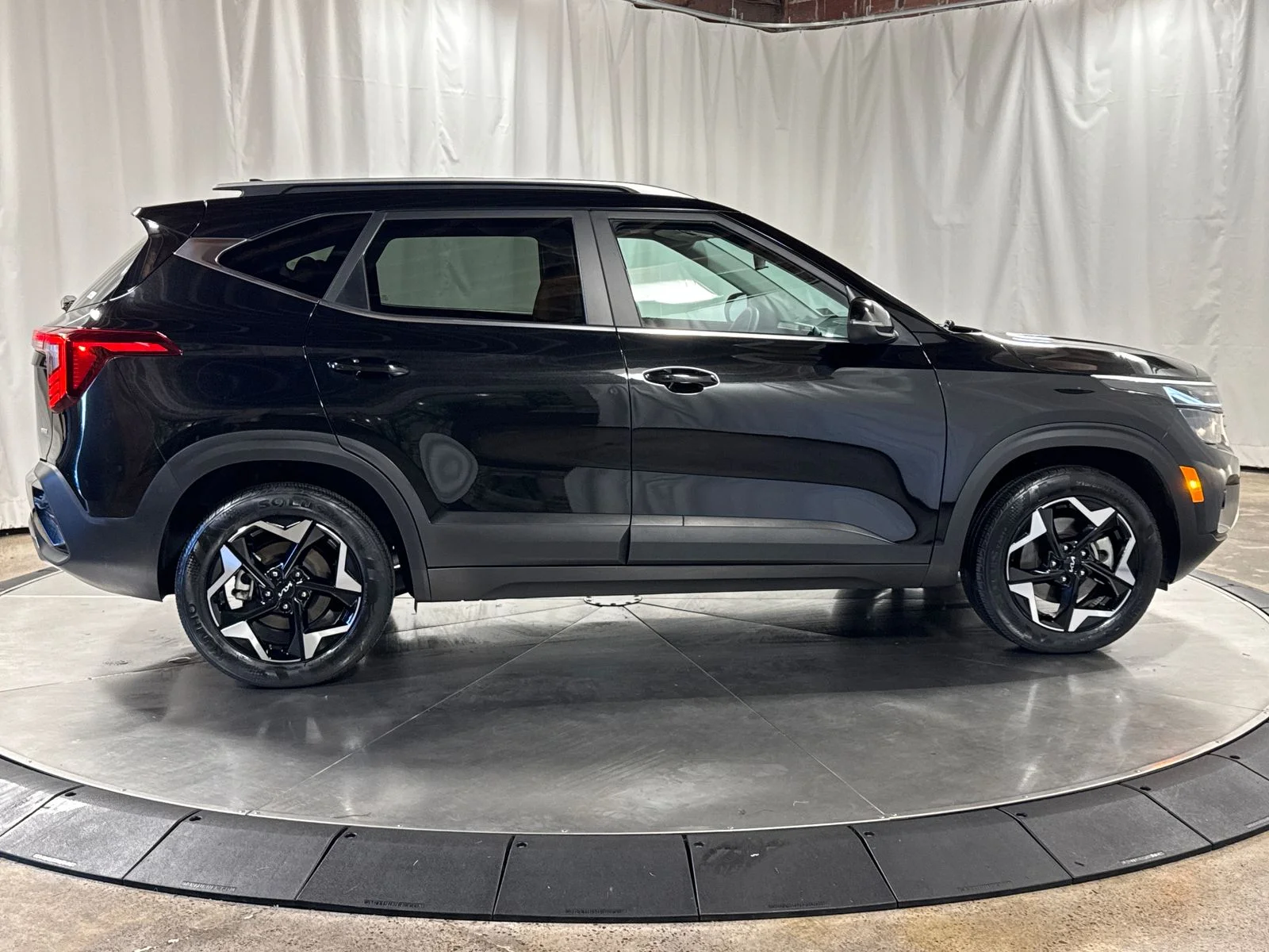 Used 2024 Black Kia EX image 6