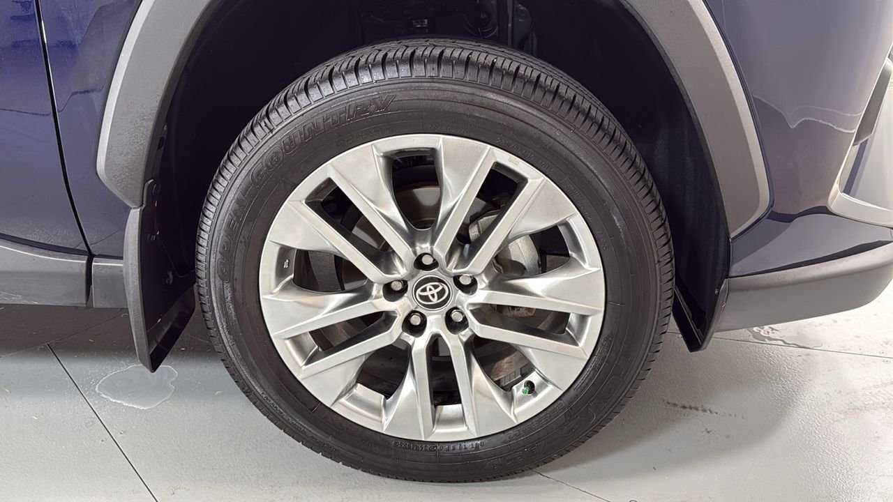 Certified Used 2025  Toyota Limited image 21
