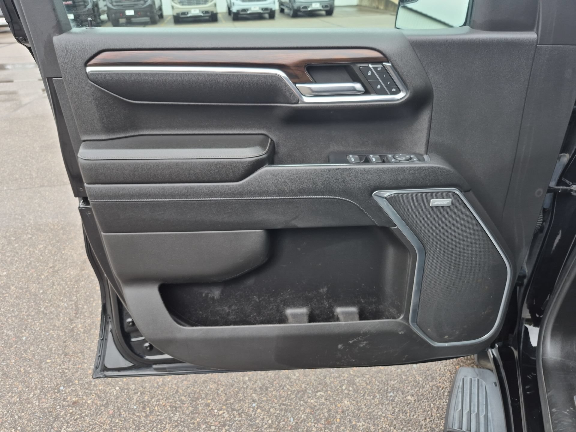 Used 2023 ONYX BLACK GMC SLT image 22