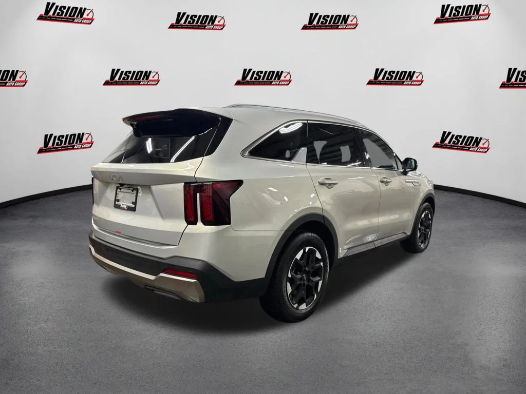Used 2026 White Kia S image 5