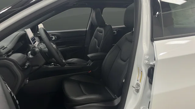 New 2026 Bright White Clear-Coat Exterior Paint Jeep Limited image 9