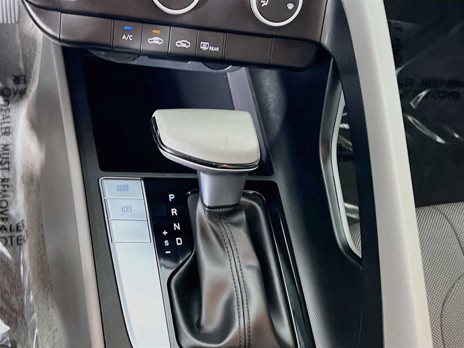 Used 2024 Abyss Black Hyundai SE image 17