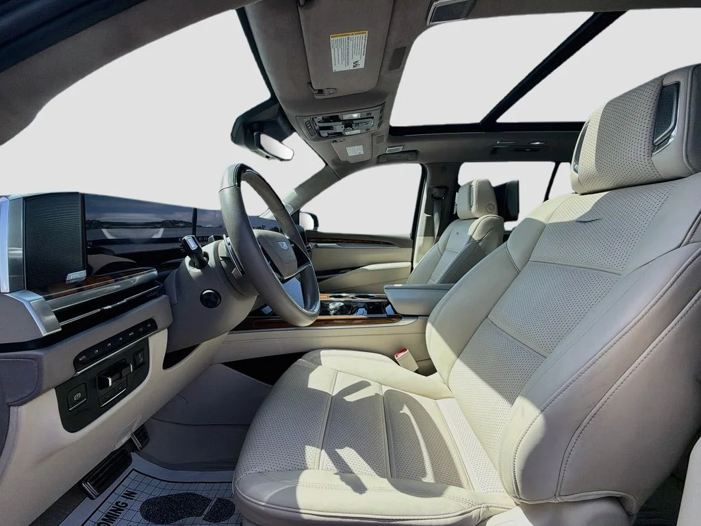 Used 2025 Black Cadillac Sport Platinum image 22