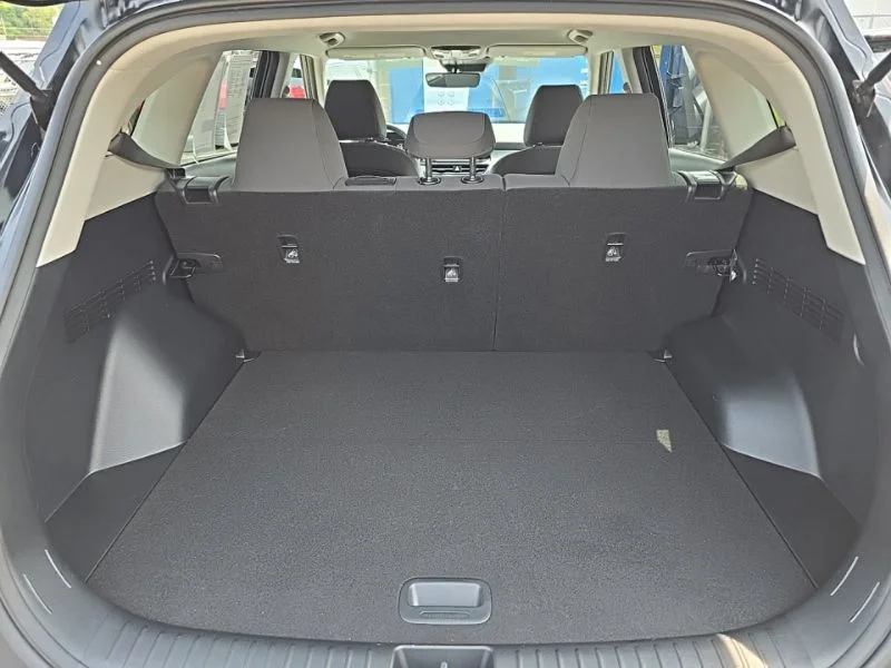 Used 2024 Black Kia LX image 27