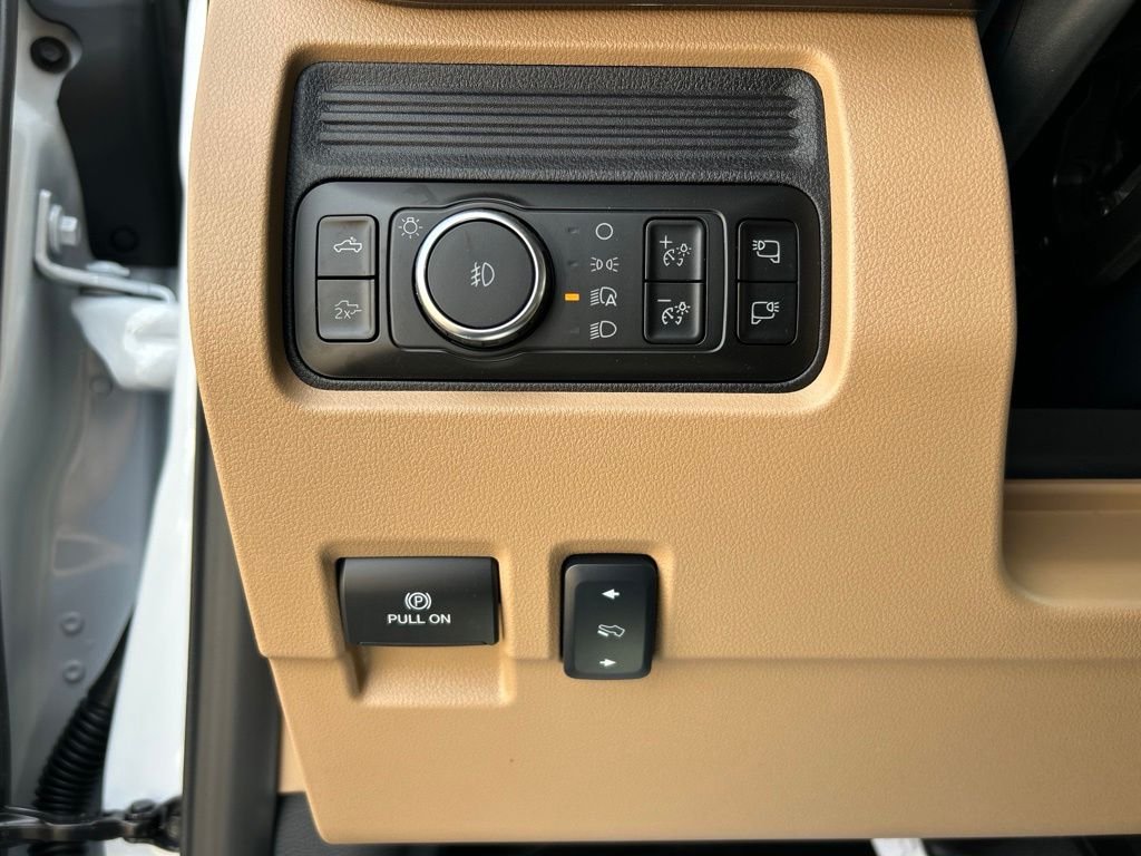 New 2026 Oxford White Ford Lariat image 22