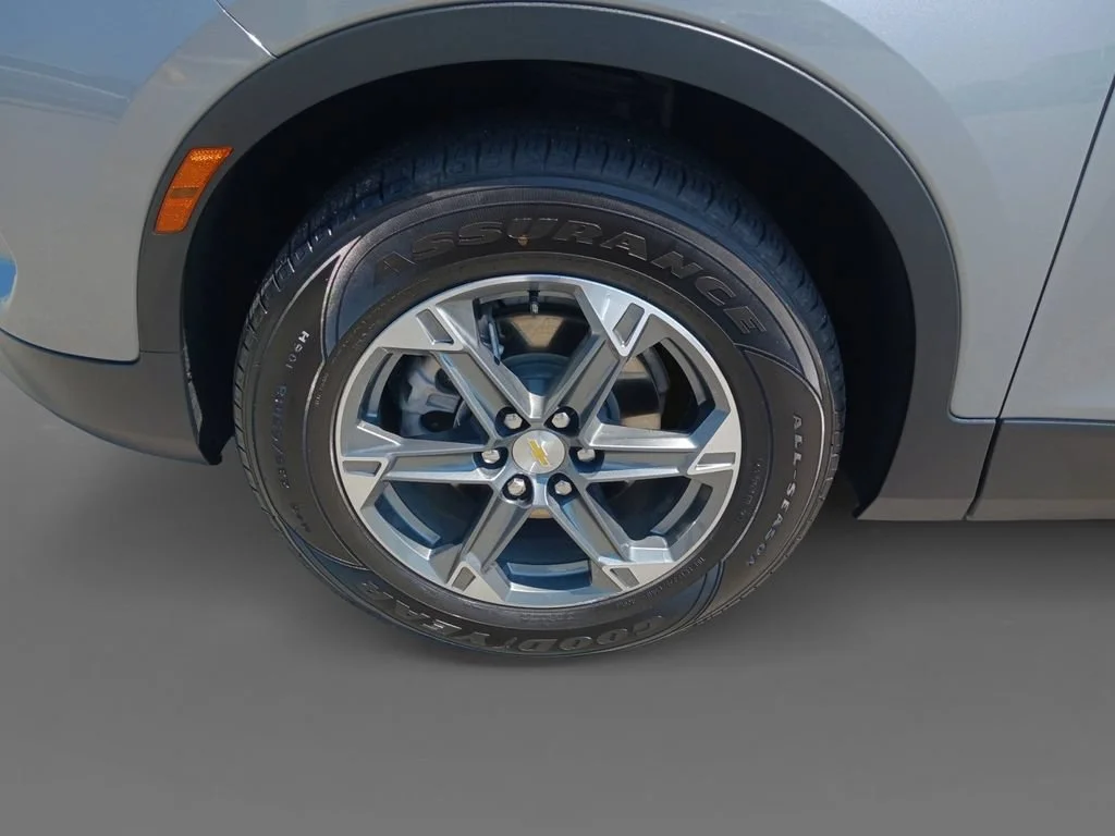 Used 2025 Sterling Gray Metallic Chevrolet 2LT image 15