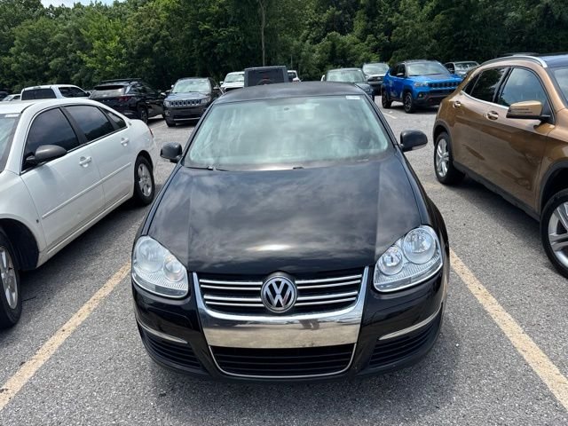 Used 2010 Silver Volkswagen Limited image 2
