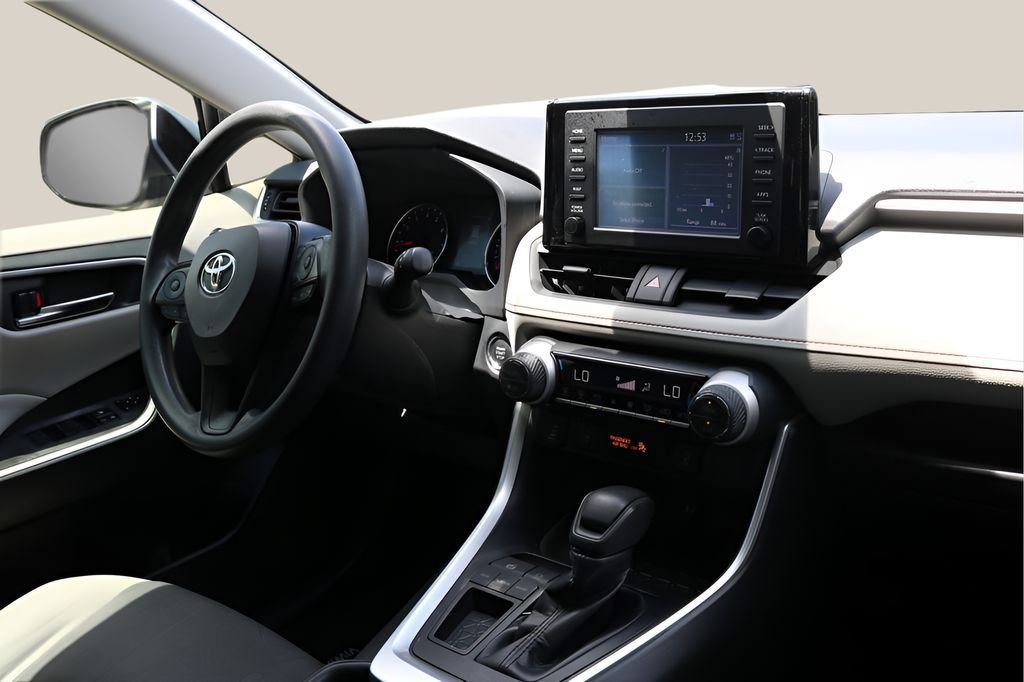 Used 2019 Silver Toyota XLE image 19