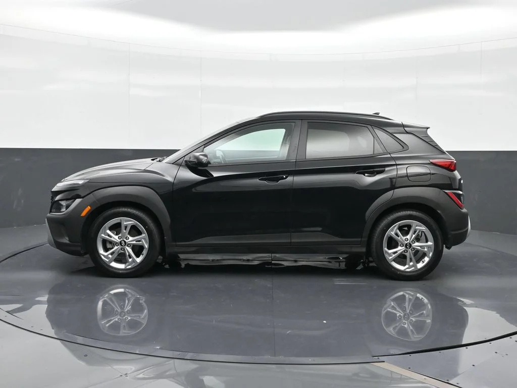 Used 2023 Black Hyundai SEL image 5