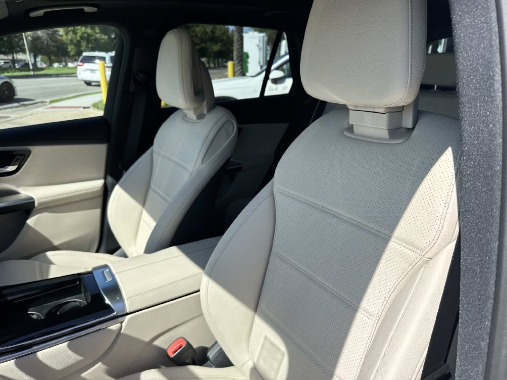 New 2027 Polar White Mercedes-Benz GLC 300 image 9