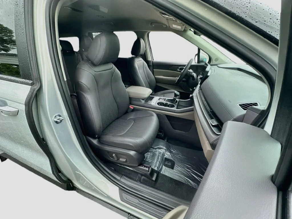 New 2027 Ivory Silver Kia EX image 29