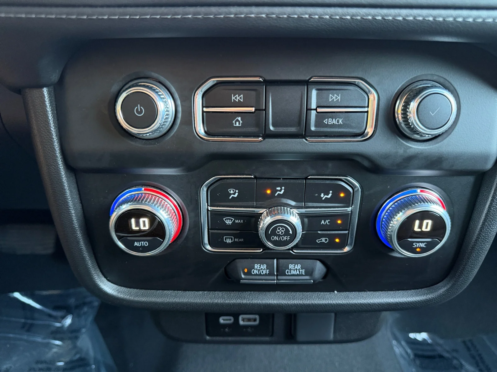 Used 2024 Sterling Metallic GMC SLE image 25