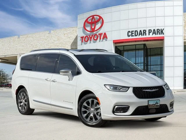 2024 Chrysler Pacifica Hybrid Pinnacle PHEV's photo