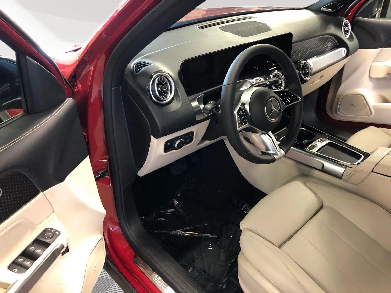 New 2025 MANUFAKTUR Patagonia Red Metallic Mercedes-Benz GLB 250 image 11