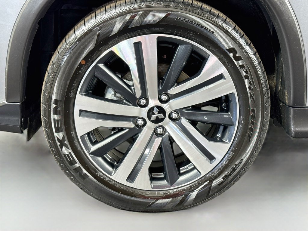 Used 2026 Alloy Silver Metallic Mitsubishi ES image 33