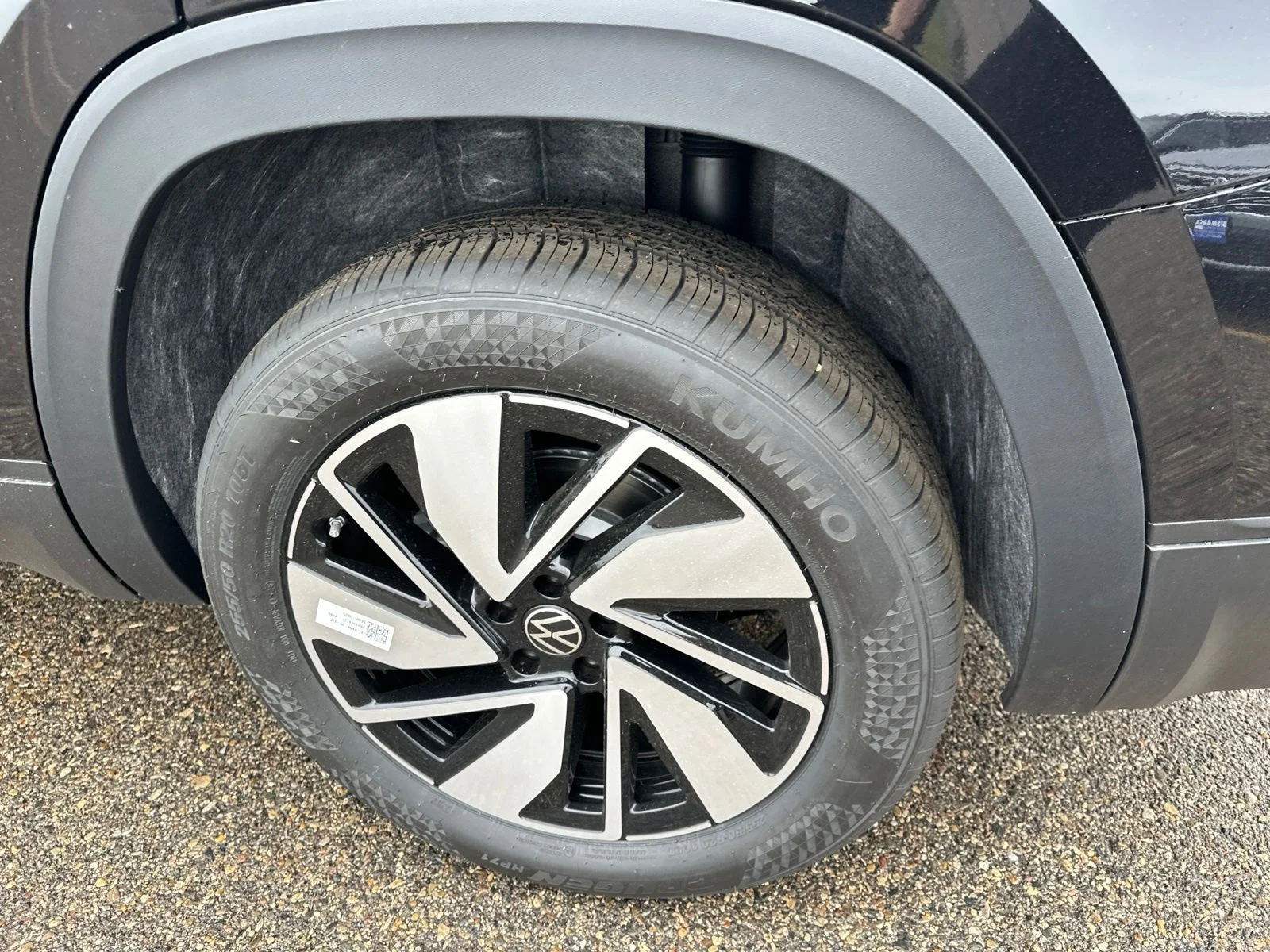 New 2026 Black Volkswagen 2.0T SE w/Technology image 9