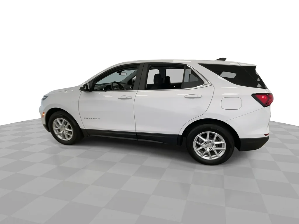 Used 2024 Summit White Chevrolet LT image 7