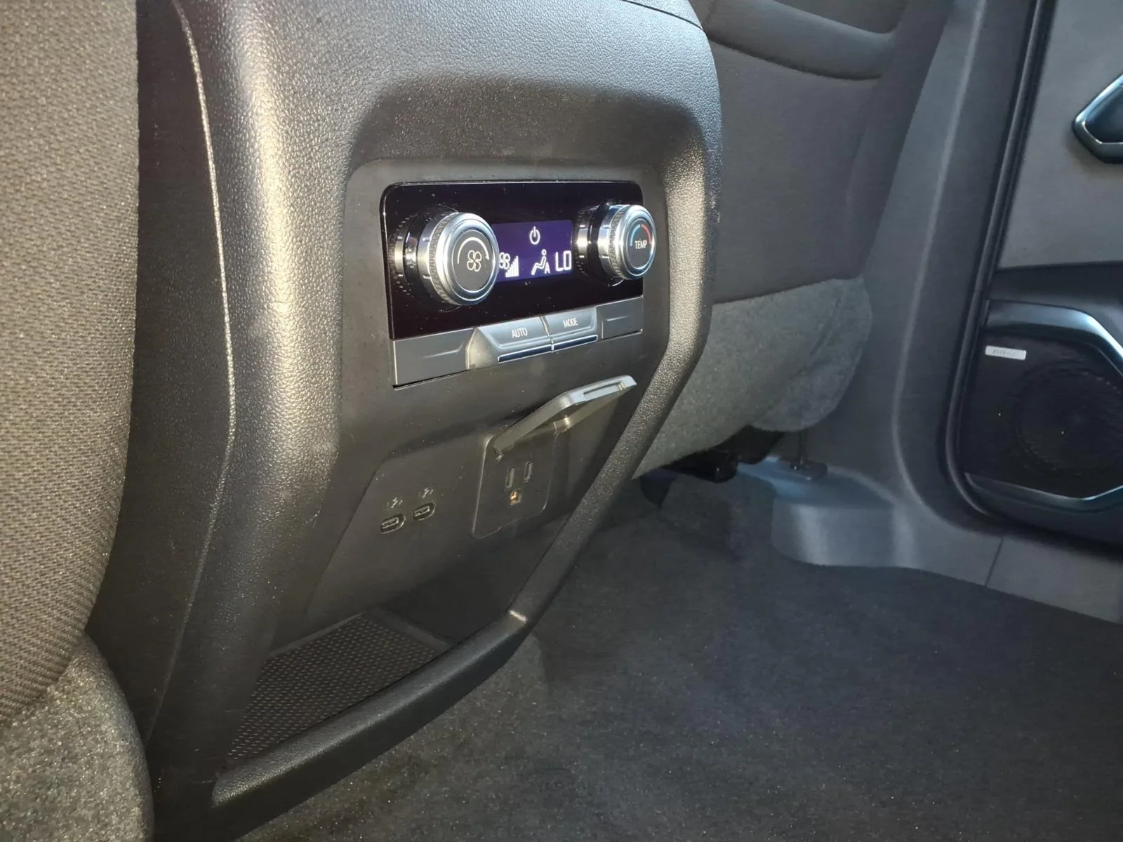 Used 2025 White GMC Elevation image 4