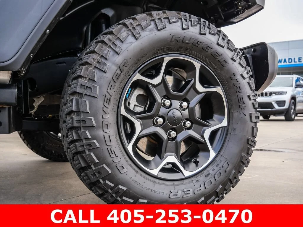 Used 2023 Silver Jeep Rubicon 4x4 image 16