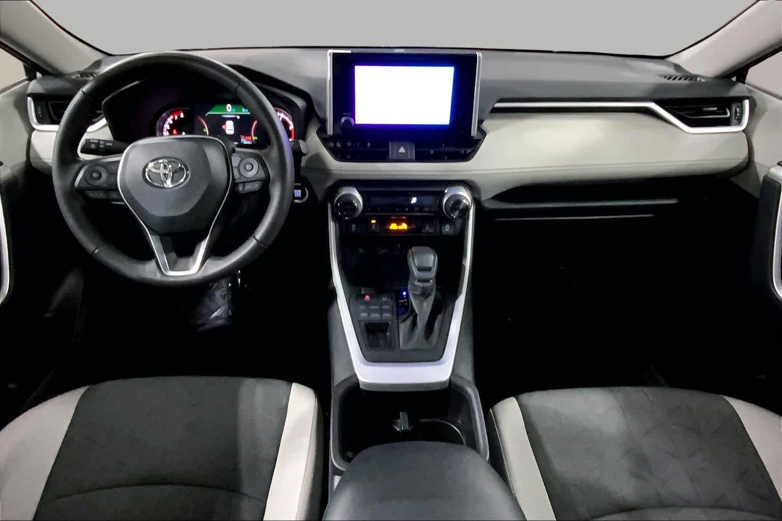 2025 Toyota RAV4 XLE - Photo 31