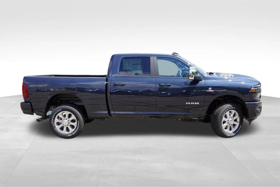 New 2025 RAM 2500 Laramie Crew Cab in Lakeville #D538016 | Jeff