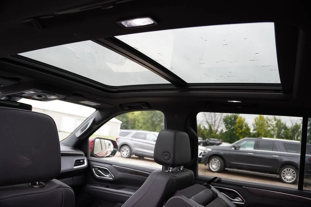Used 2022 Red Chevrolet Z71 image 5