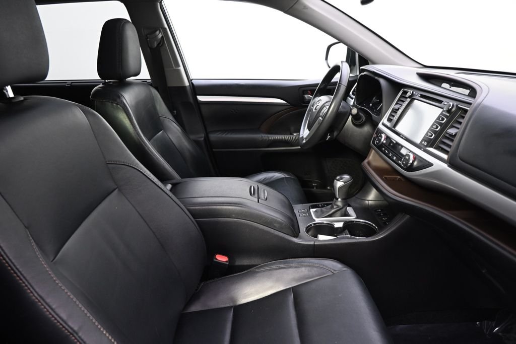 Used 2015 Attitude Black Metallic Toyota XLE V6 image 16