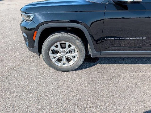 Used 2023 Black Jeep Limited image 27