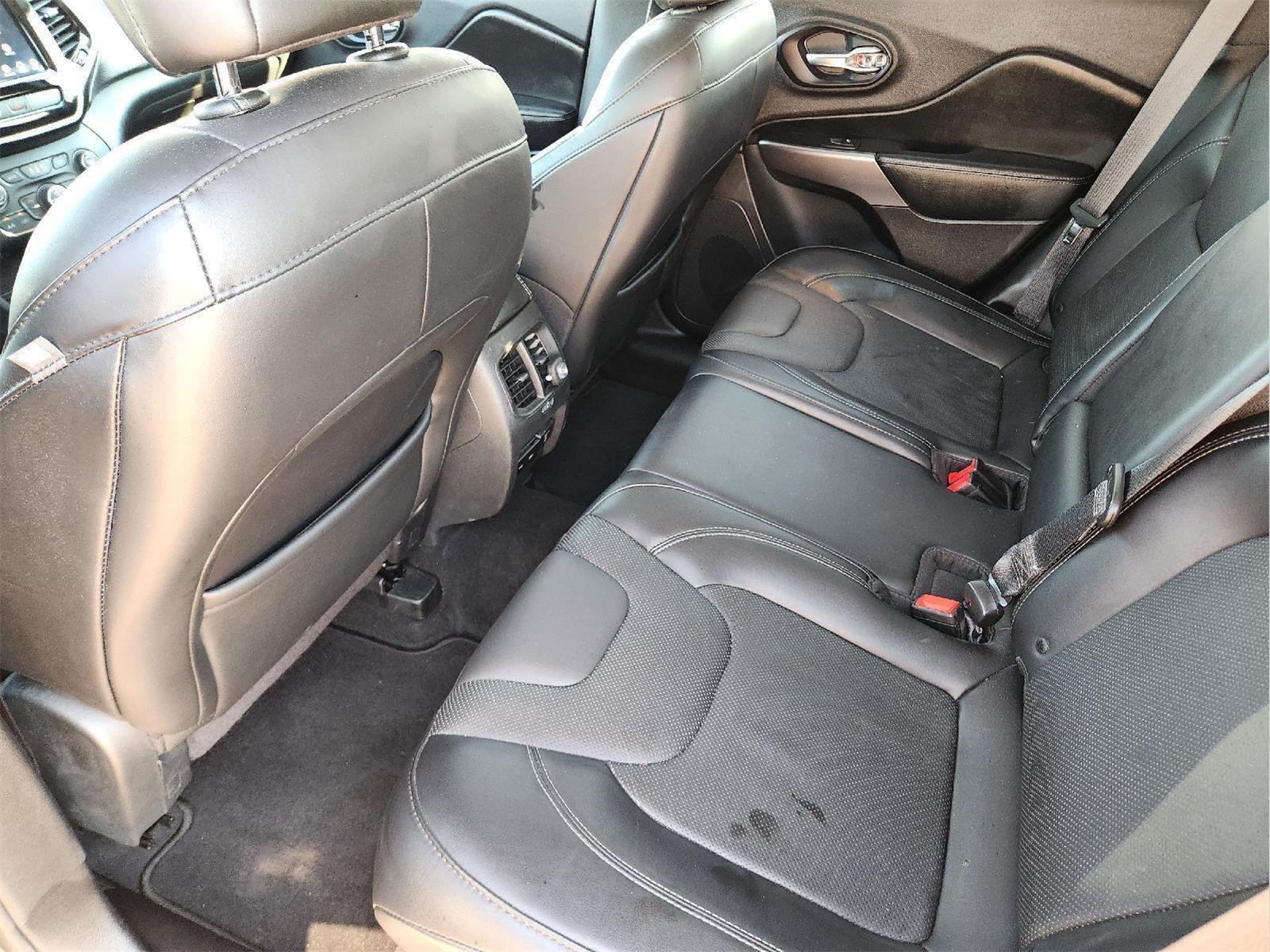 Used 2019 Diamond Black Crystal Pearlcoat Jeep Limited image 30