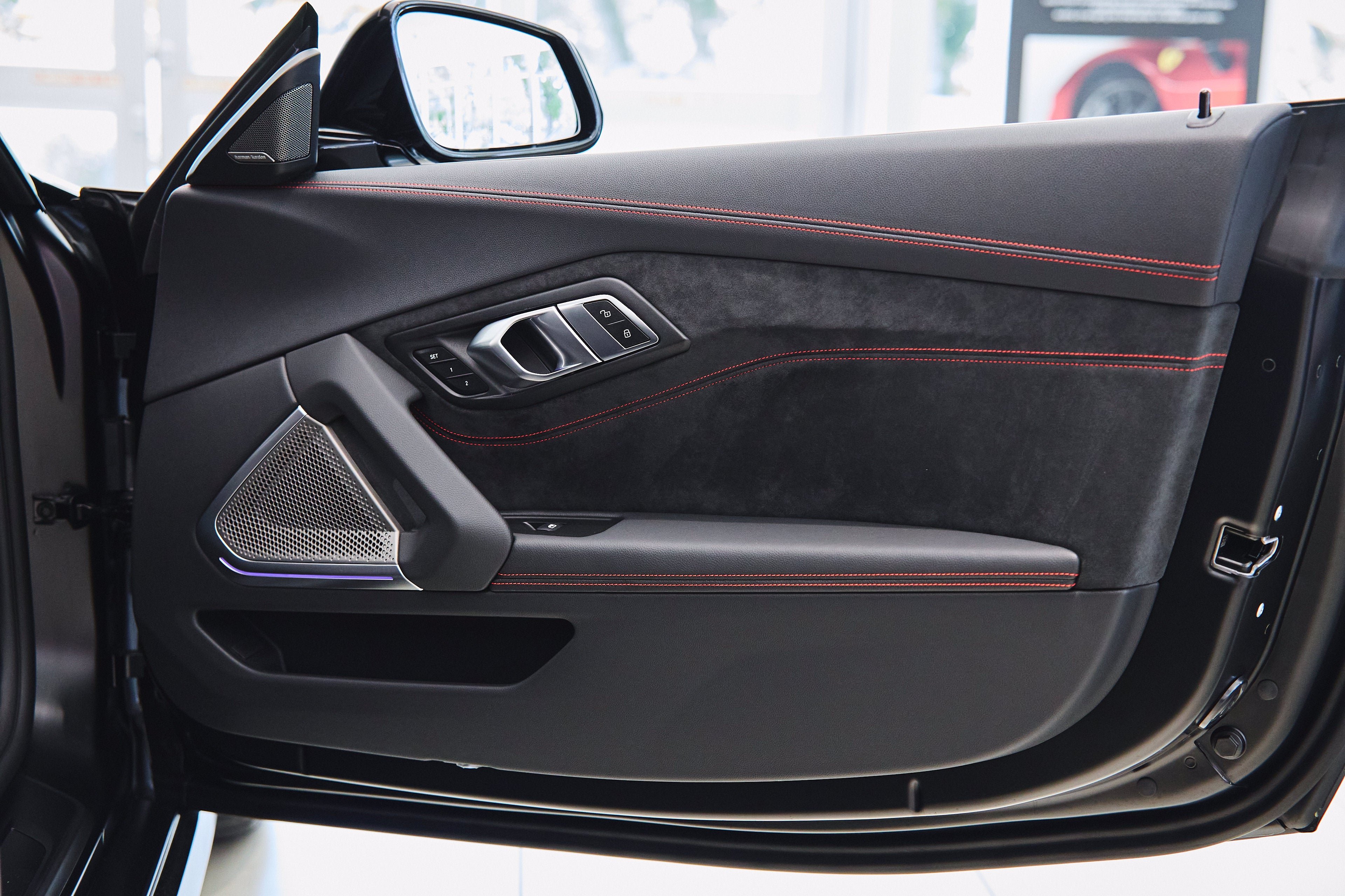 2026 BMW Z4 M40i - Photo 32