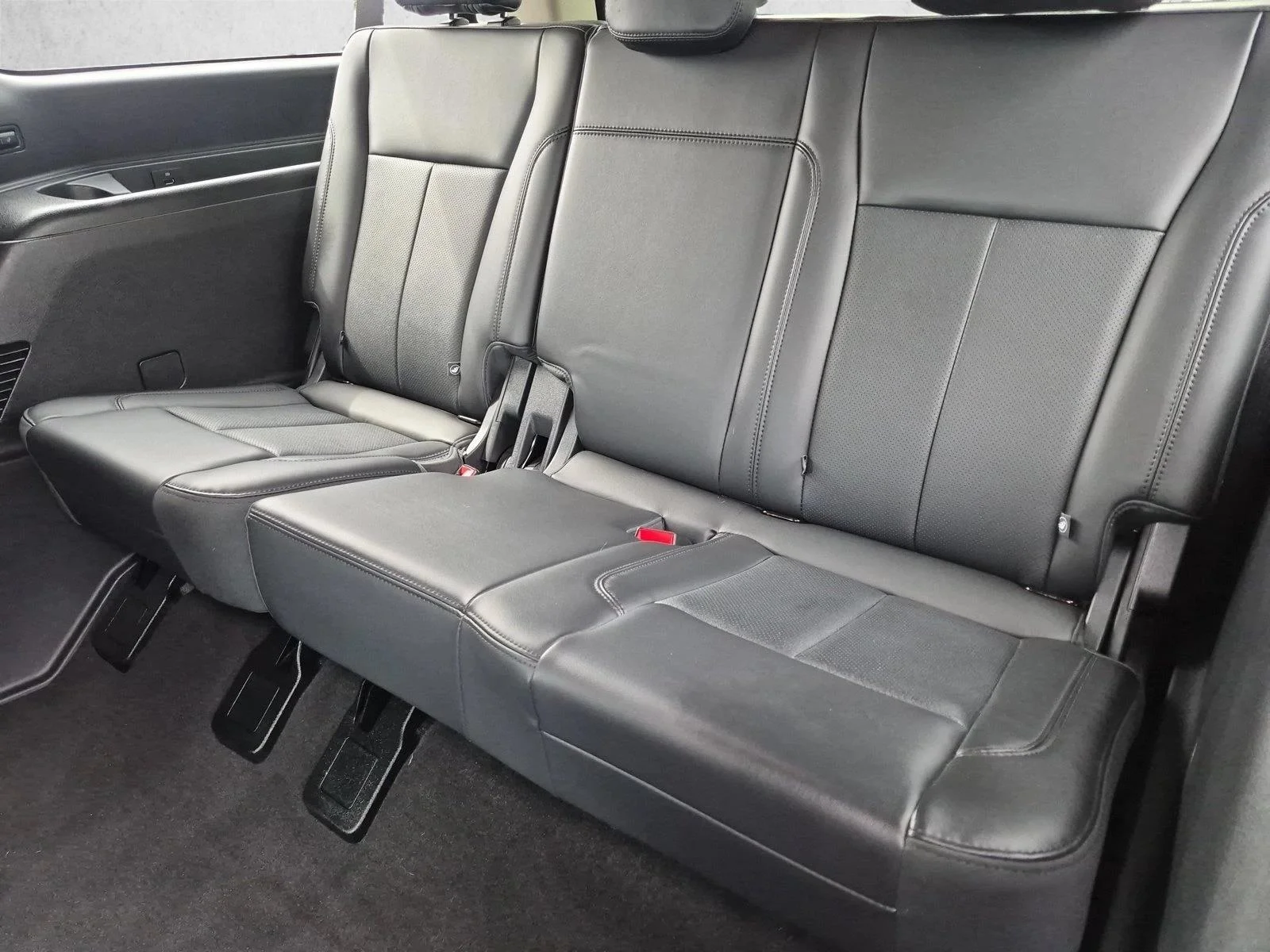 Used 2024 Dark Matter Gray Metallic Ford XLT image 22