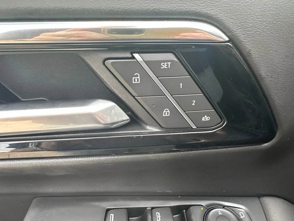 Used 2025 Gray Chevrolet Z71 image 9