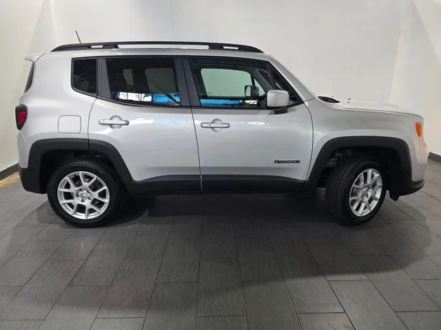 Used 2021 Silver Jeep Latitude image 6